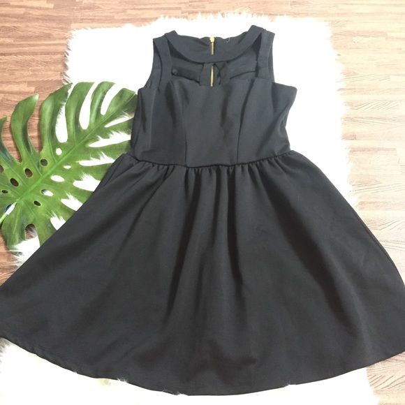 Dresses & Skirts - 🎁🎁🎁🎁💥3/$15💥 Little Black Dress
